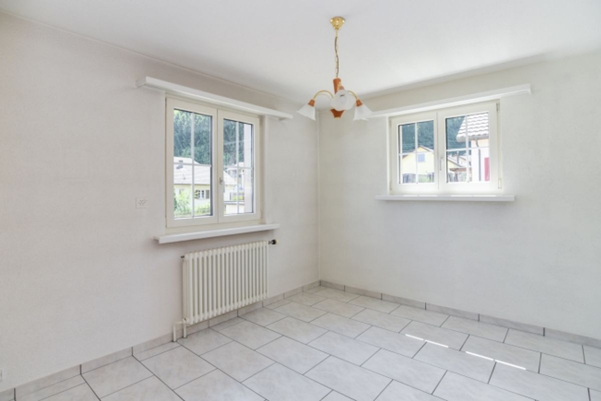 Gepflegtes Zweifamilienhaus mit vielen Parkplätzen an bevorzugter Lage - 8
