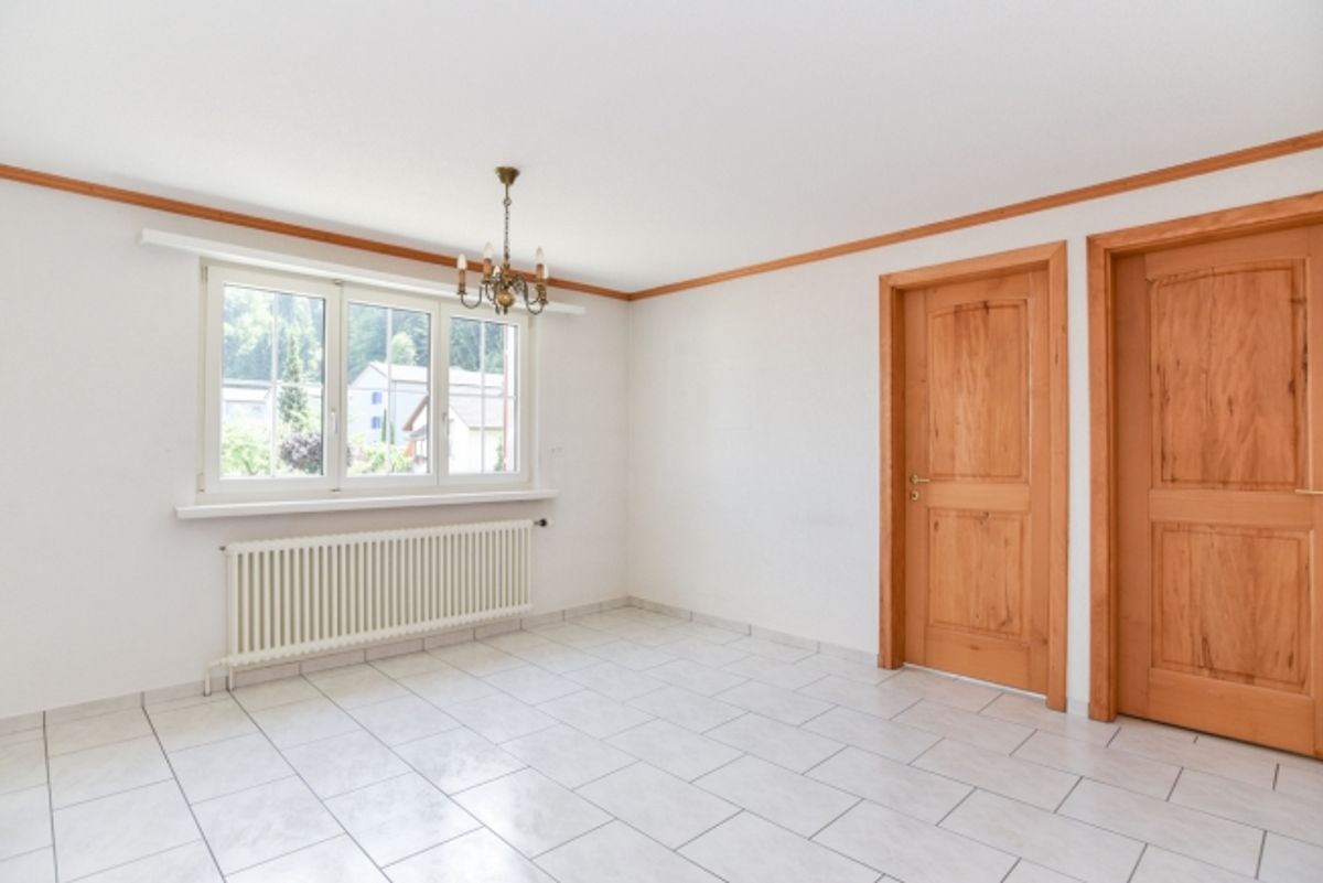 Gepflegtes Zweifamilienhaus mit vielen Parkplätzen an bevorzugter Lage - 9