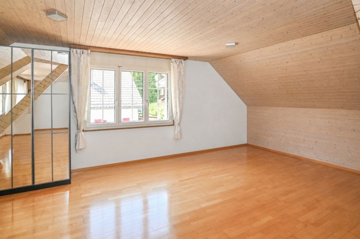 Gepflegtes Zweifamilienhaus mit vielen Parkplätzen an bevorzugter Lage - 10