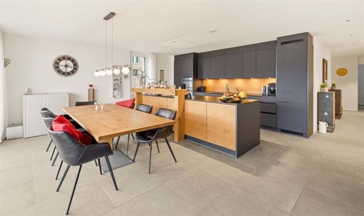 KLASSE UND KOMFORT IM GRÜNEN - NEUWERTIGE 4.5 ZIMMERWOHNUNG - 1
