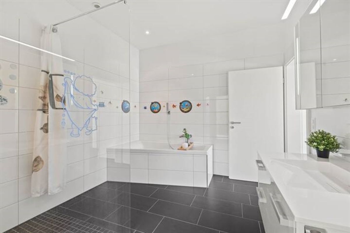 MEHR NATUR. MEHR RUHE.  MEHR ZUHAUSE - EXKLUSIVE WOHNUNG MIT  213 M² TERRASSE - 4