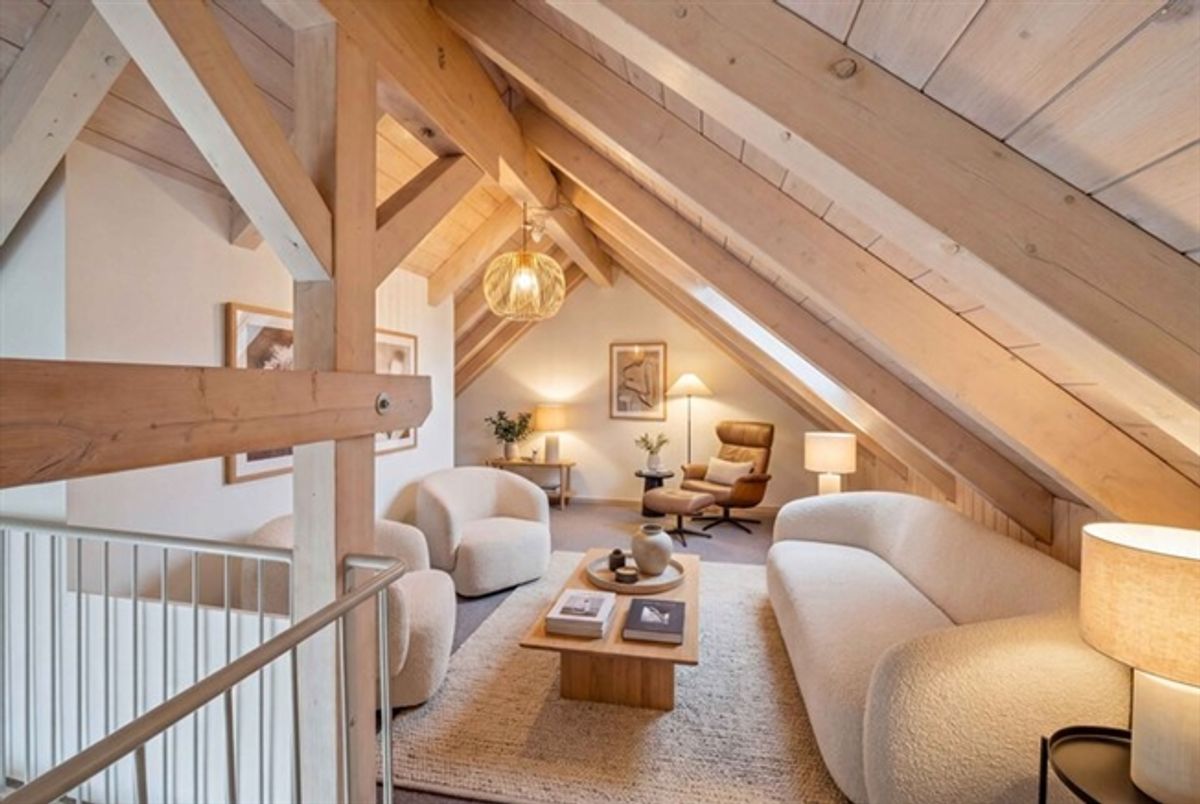 GERÄUMIGE 3.5-ZIMMER-WOHNUNG MIT GALERIEGESCHOSS, BALKON UND SCHÖNER WEITSICHT - 3