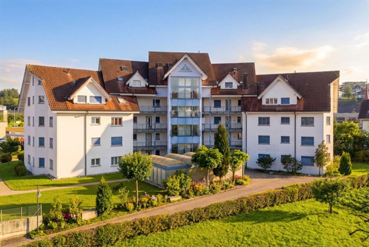 GERÄUMIGE 3.5-ZIMMER-WOHNUNG MIT GALERIEGESCHOSS, BALKON UND SCHÖNER WEITSICHT - 6