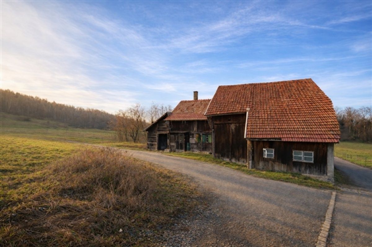Bauernhaus zu renovieren, mit Wohnraum und ländlichem Reitsport - 1