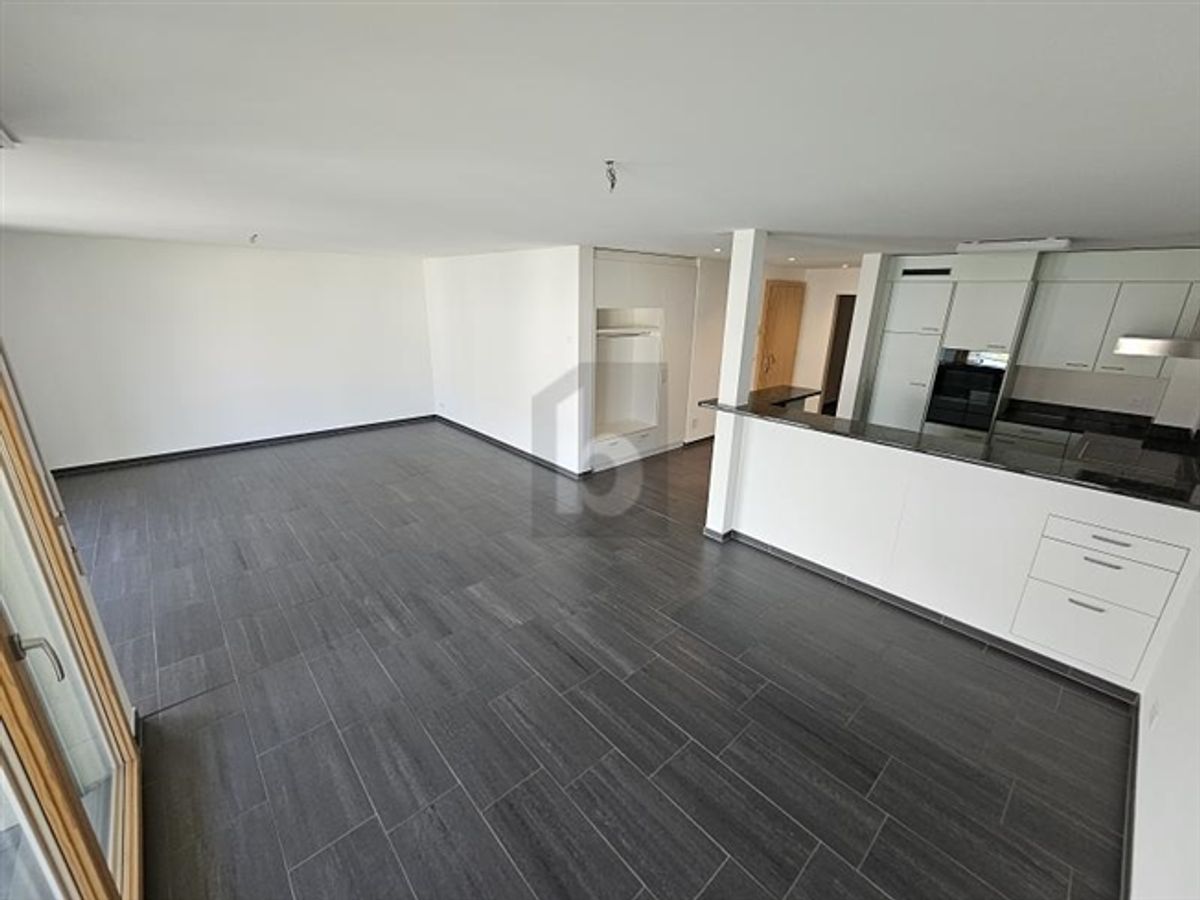 MODERN MIT SONNIGEM BALKON - 2