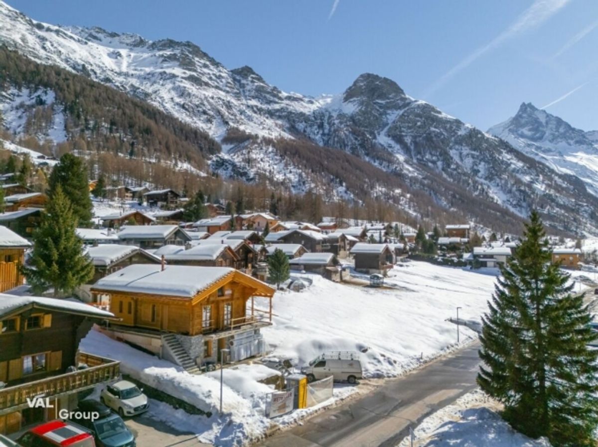 Charmant chalet aux élégances alpines dans un décor à couper le souffle - 9