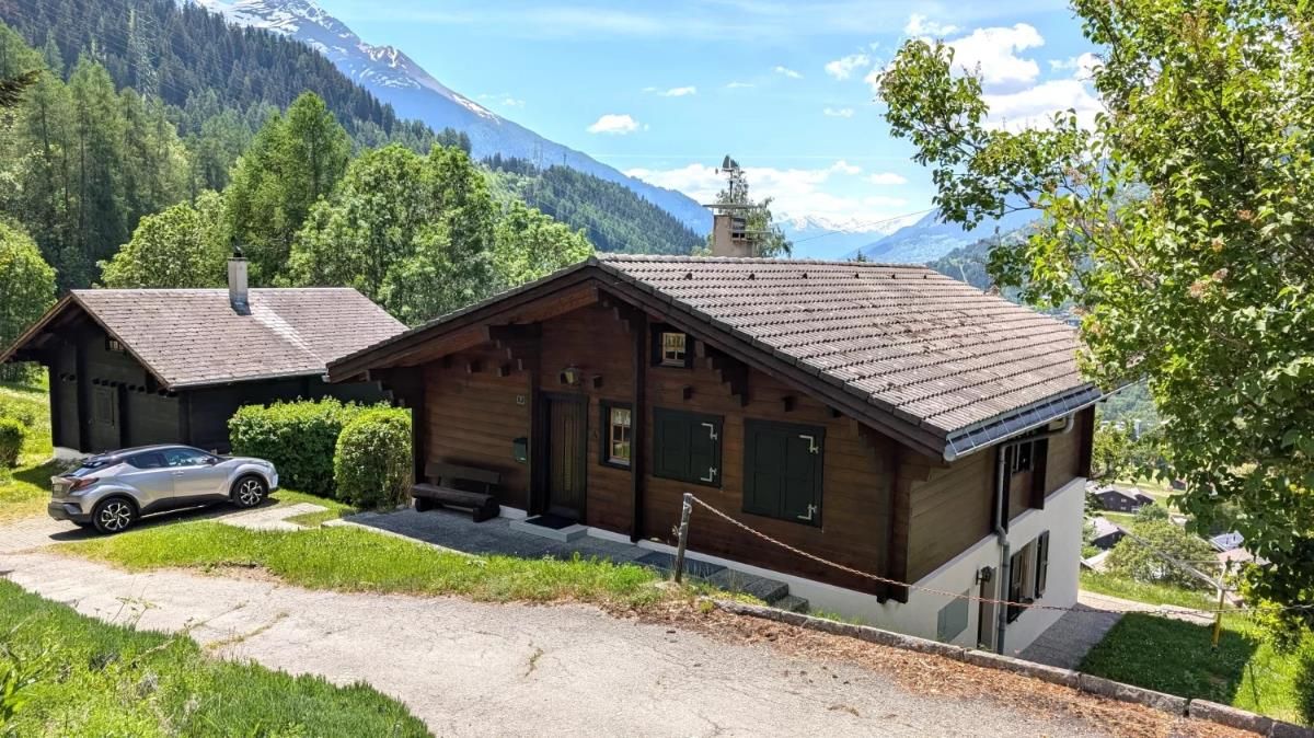 Exklusives Chalet an sonniger Aussichtslage in Ernen - 1