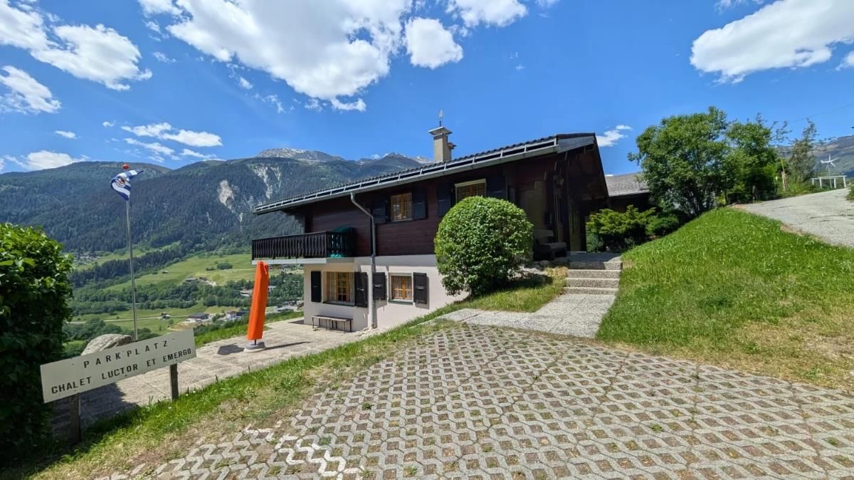 Exklusives Chalet an sonniger Aussichtslage in Ernen - 2