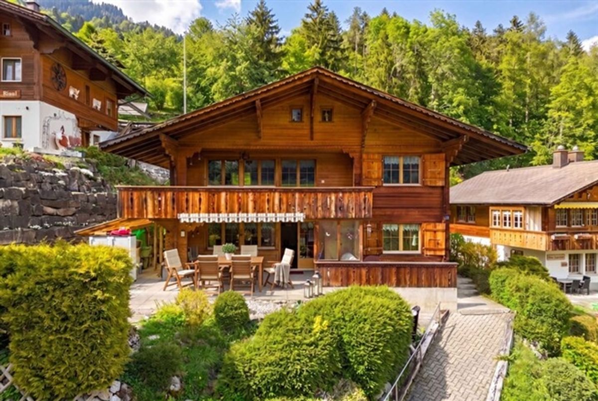 SCHMUCKES CHALET MIT ZWEI WOHNUNGEN - 0