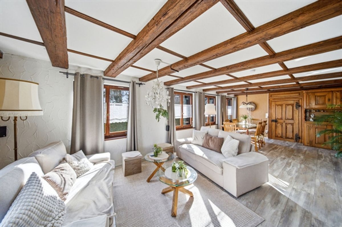 SYMBIOSE ZWISCHEN KLASSIK & KOMFORT - 7.5 ZIMMER HAUS MIT EINLIEGERWOHNUNG - 1