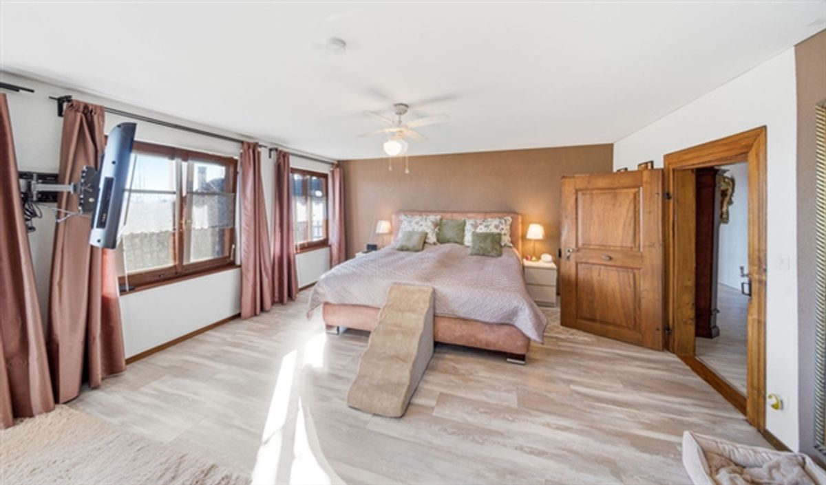 SYMBIOSE ZWISCHEN KLASSIK & KOMFORT - 7.5 ZIMMER HAUS MIT EINLIEGERWOHNUNG - 3
