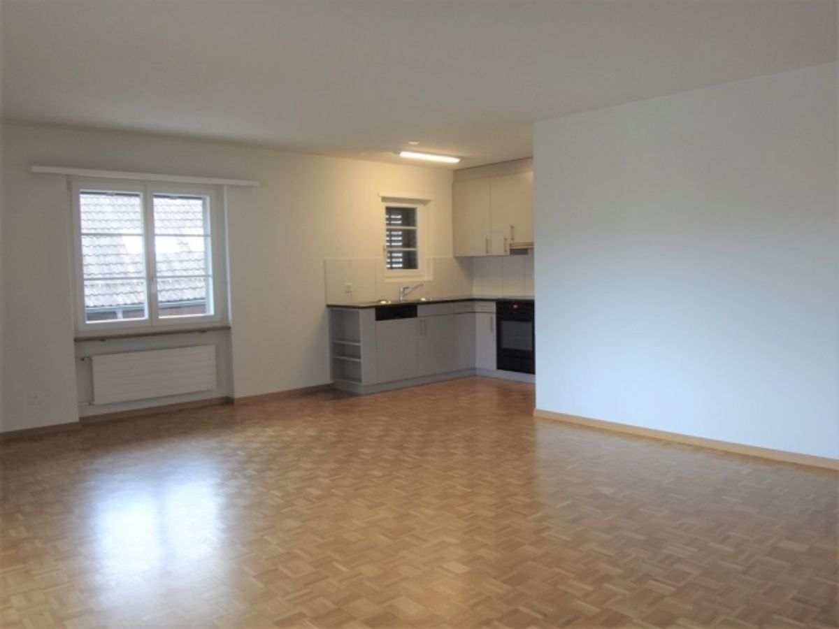 Gemütliche Wohnung mit Balkon in schönem Riegelhaus - 2