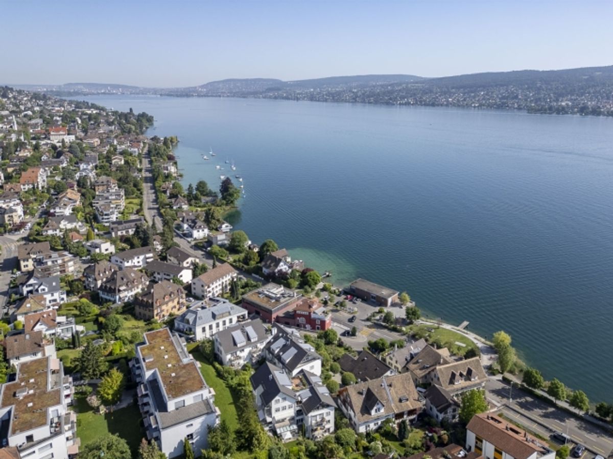 Einmaliges Wohnen grosszügige Dachwohnung mit Seesicht - 0