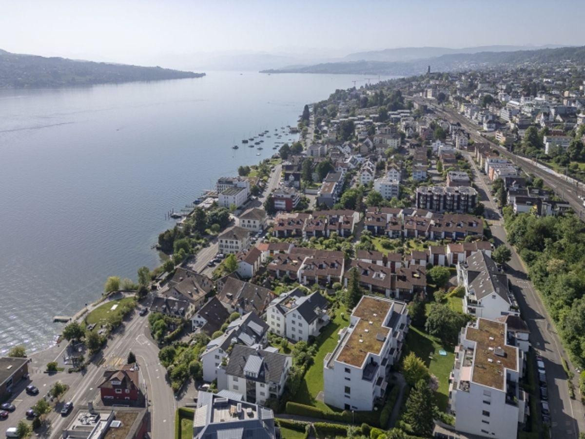 Einmaliges Wohnen grosszügige Dachwohnung mit Seesicht - 1