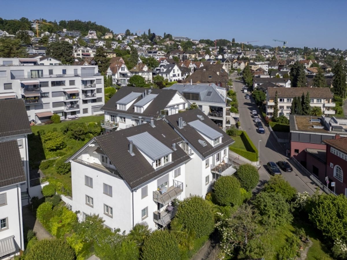 Einmaliges Wohnen grosszügige Dachwohnung mit Seesicht - 2