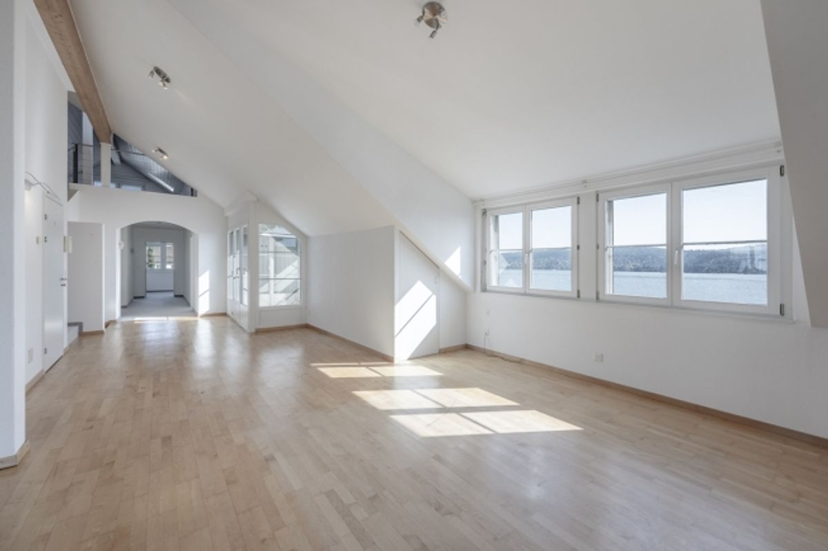 Einmaliges Wohnen grosszügige Dachwohnung mit Seesicht - 3