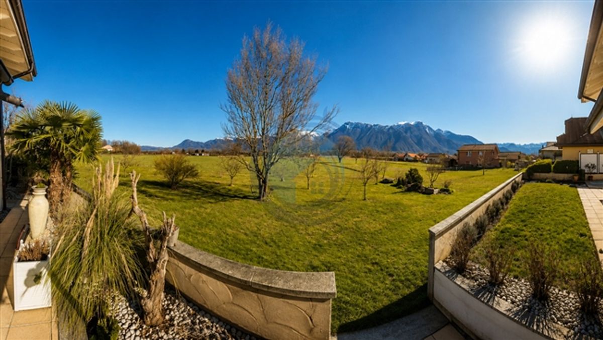 CHARMANTE 6,5-ZIMMER-FREISTEHENDE VILLA MIT CHARAKTER UND POOL - 3