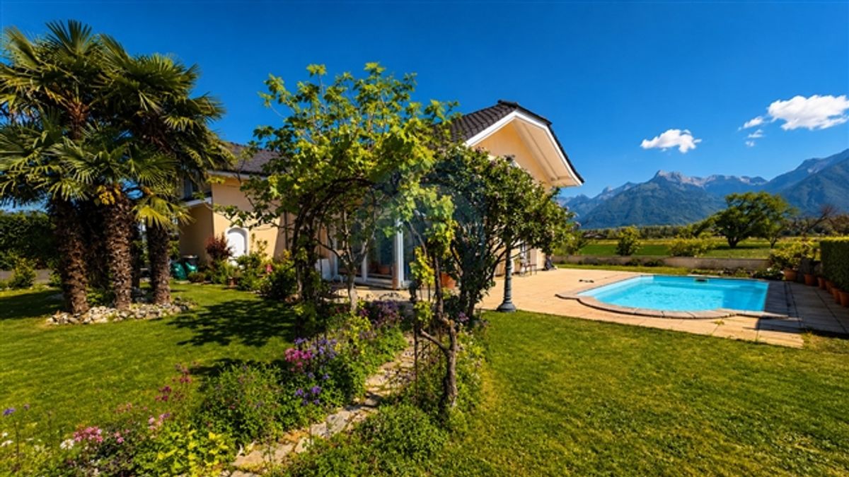 CHARMANTE 6,5-ZIMMER-FREISTEHENDE VILLA MIT CHARAKTER UND POOL - 4