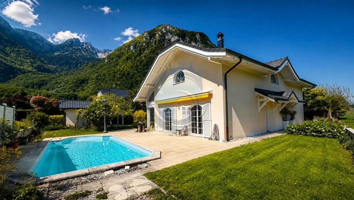CHARMANTE 6,5-ZIMMER-FREISTEHENDE VILLA MIT CHARAKTER UND POOL - 5