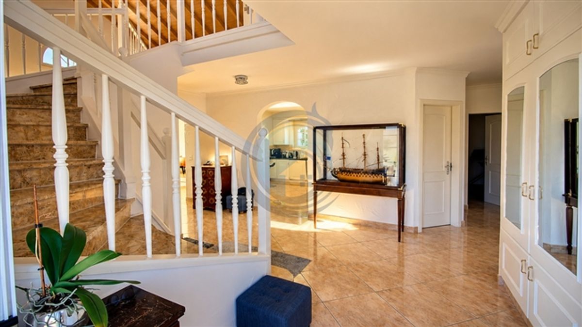 CHARMANTE 6,5-ZIMMER-FREISTEHENDE VILLA MIT CHARAKTER UND POOL - 7