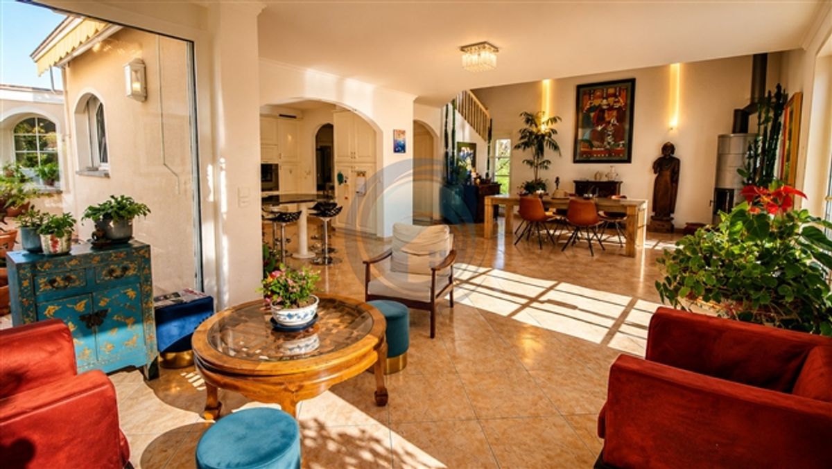 CHARMANTE 6,5-ZIMMER-FREISTEHENDE VILLA MIT CHARAKTER UND POOL - 9