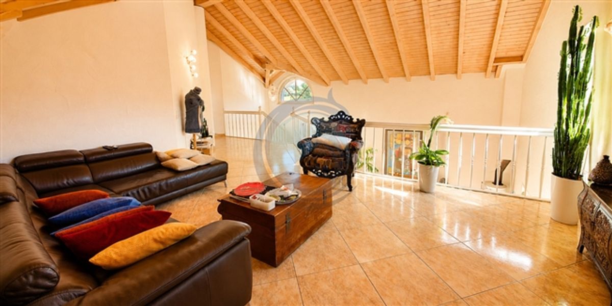CHARMANTE 6,5-ZIMMER-FREISTEHENDE VILLA MIT CHARAKTER UND POOL - 11