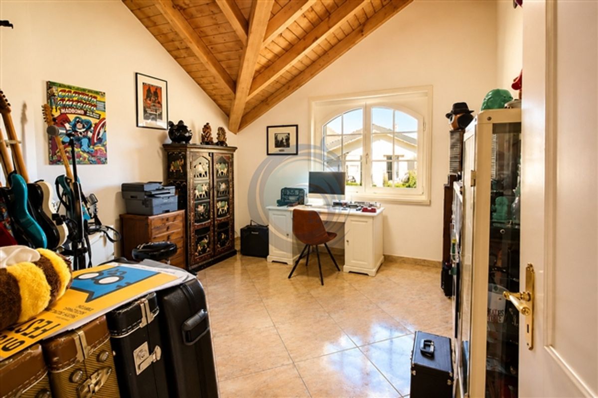 CHARMANTE 6,5-ZIMMER-FREISTEHENDE VILLA MIT CHARAKTER UND POOL - 12