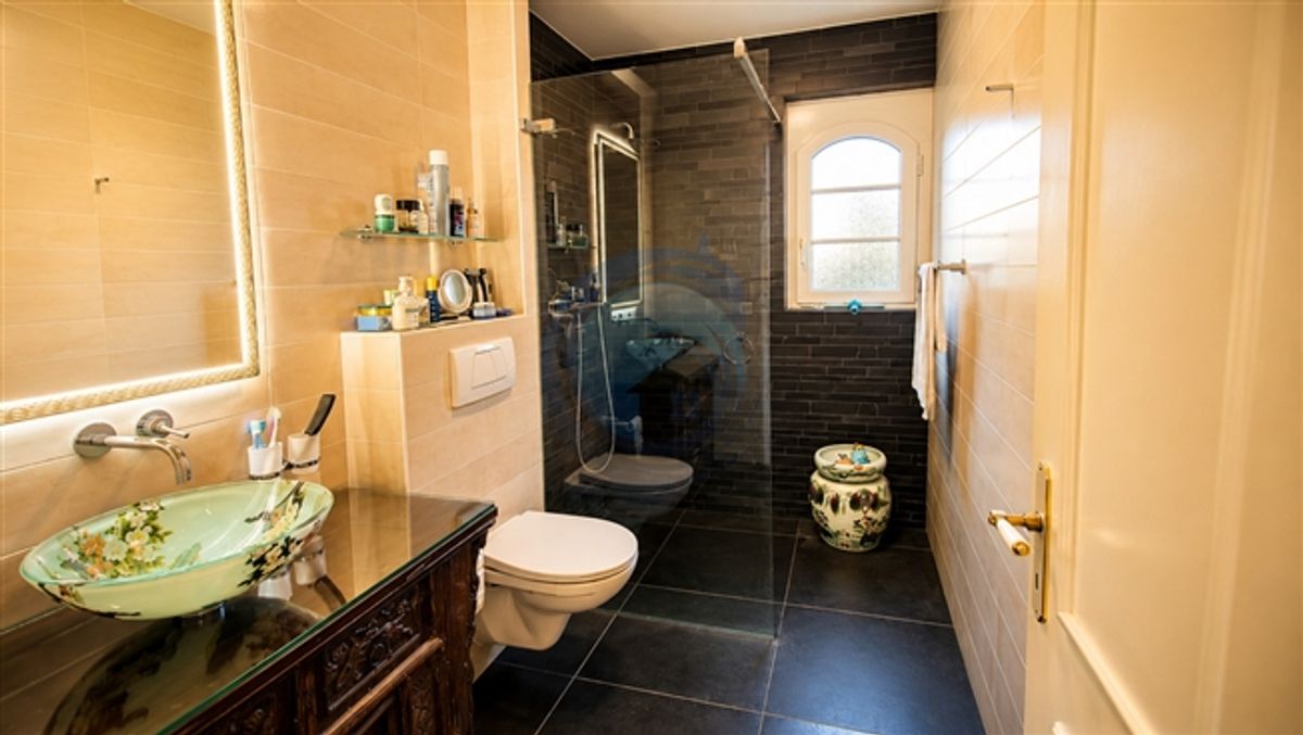 CHARMANTE 6,5-ZIMMER-FREISTEHENDE VILLA MIT CHARAKTER UND POOL - 13
