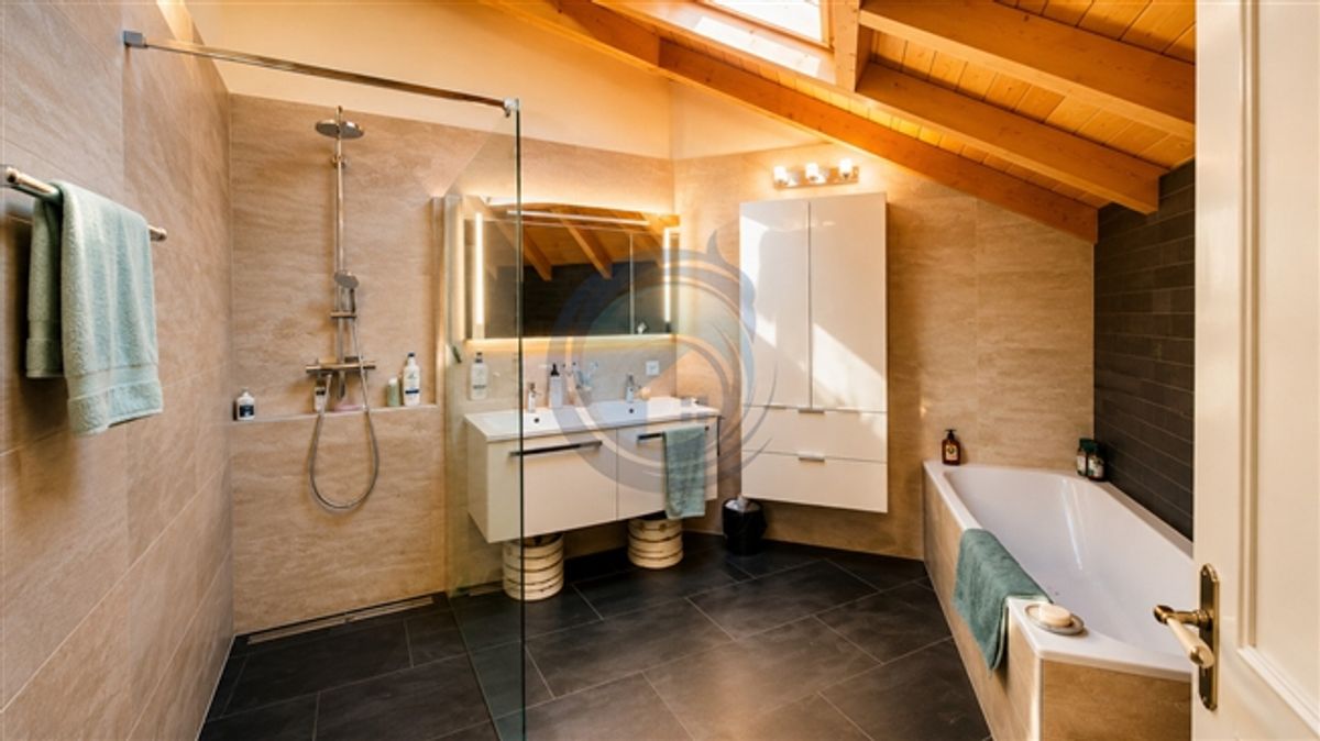 CHARMANTE 6,5-ZIMMER-FREISTEHENDE VILLA MIT CHARAKTER UND POOL - 14