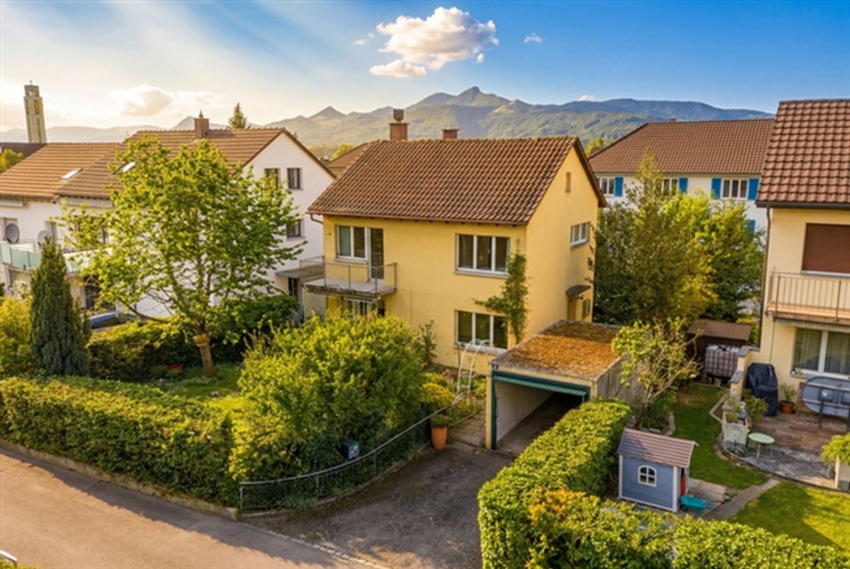 STADTNÄHE TRIFFT RUHE EINFAMILIENHAUS MIT ENTWICKLUNGSPOTENZIAL IN OLTEN - 0