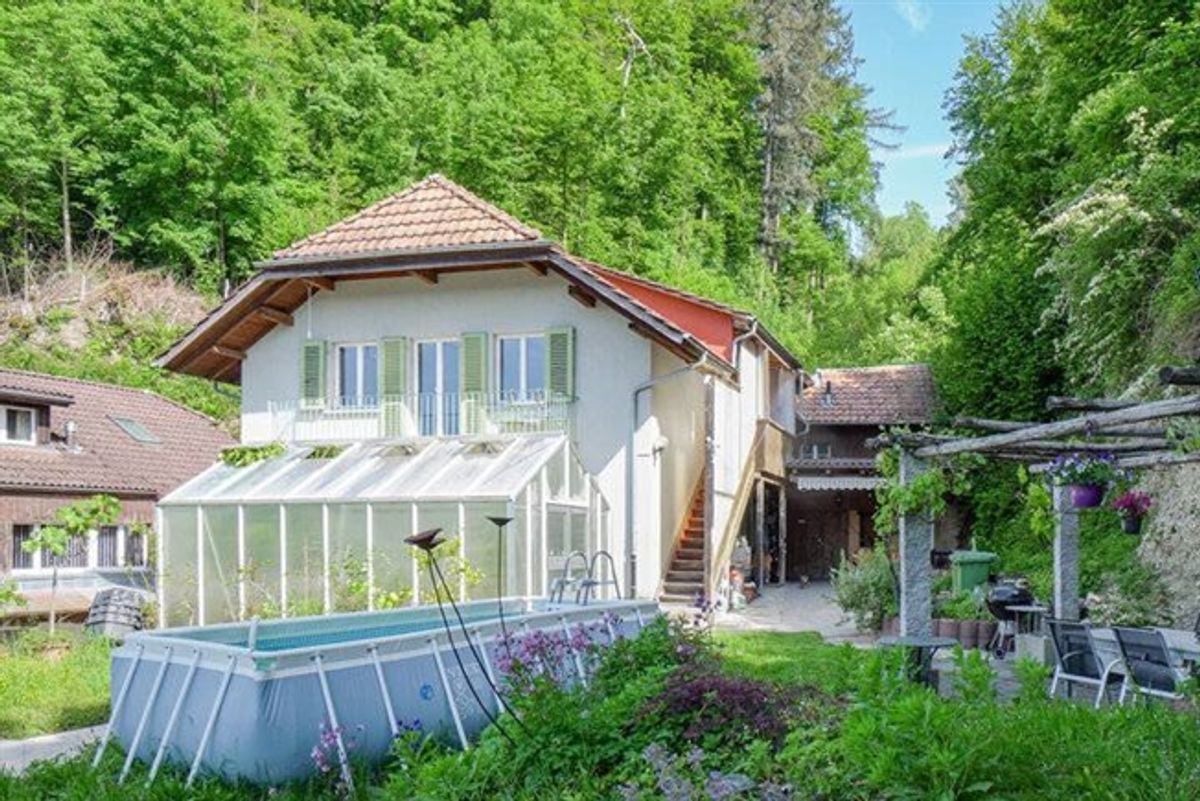 IDYLLISCHES GARTENPARADIES AM WALDRAND MIT GROSSER LANDWIRTSCHAFTSPARZELLE - 0