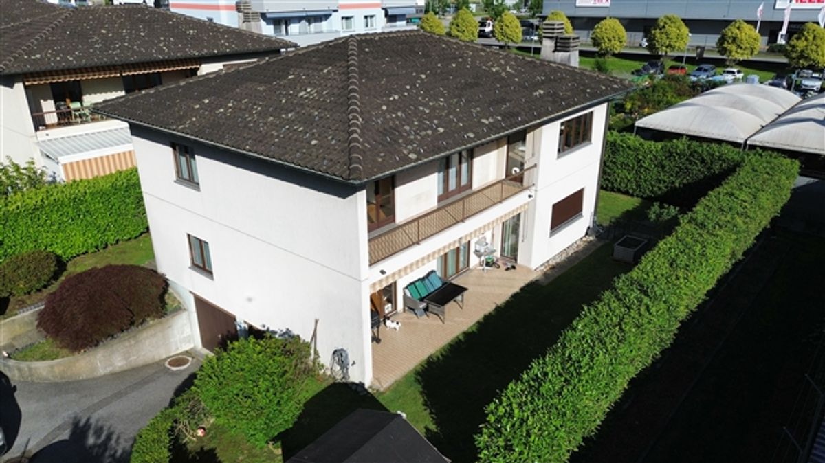 Appartamento 4,5 locali con box auto in casa bifamiliare - 0