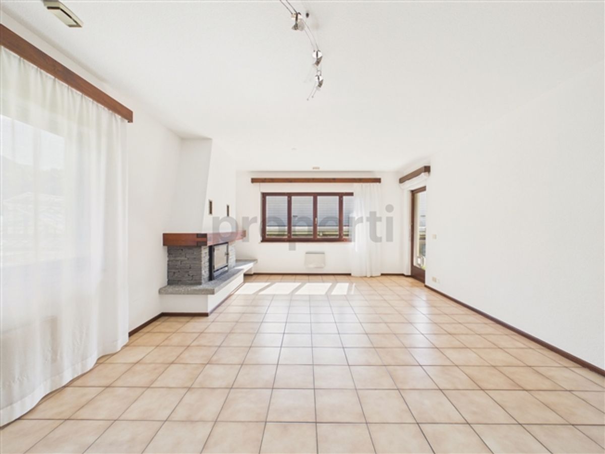 Appartamento 4,5 locali con box auto in casa bifamiliare - 1