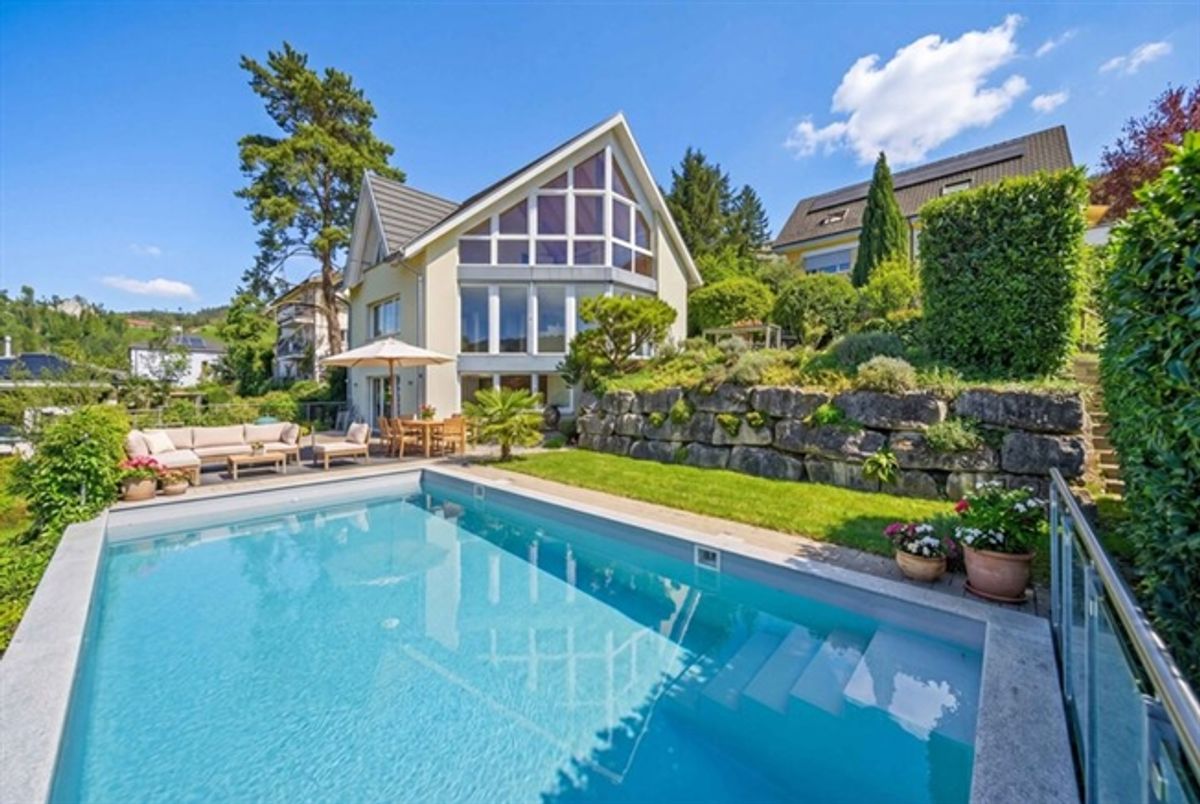 ZEITLOSES  ARCHITEKTENHAUS MIT POOL  UND EINLIEGERWOHNUNG - 0