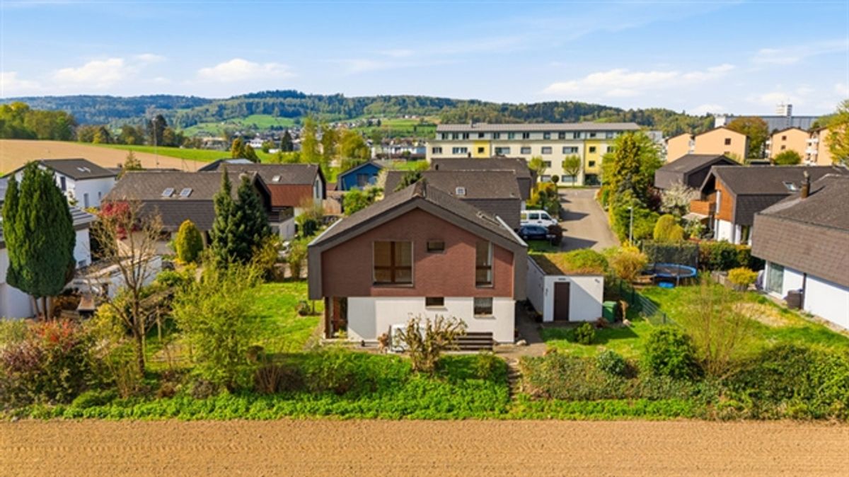 CHARME UND RUHE - FREISTEHENDES EINFAMILIENHAUS IN DOTTIKON - 0