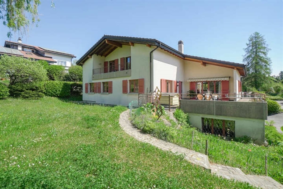GROSSE CHANCE IN FREIBURG - MEHRFAMILIENHAUS MIT 3 WOHNUNGEN - 6