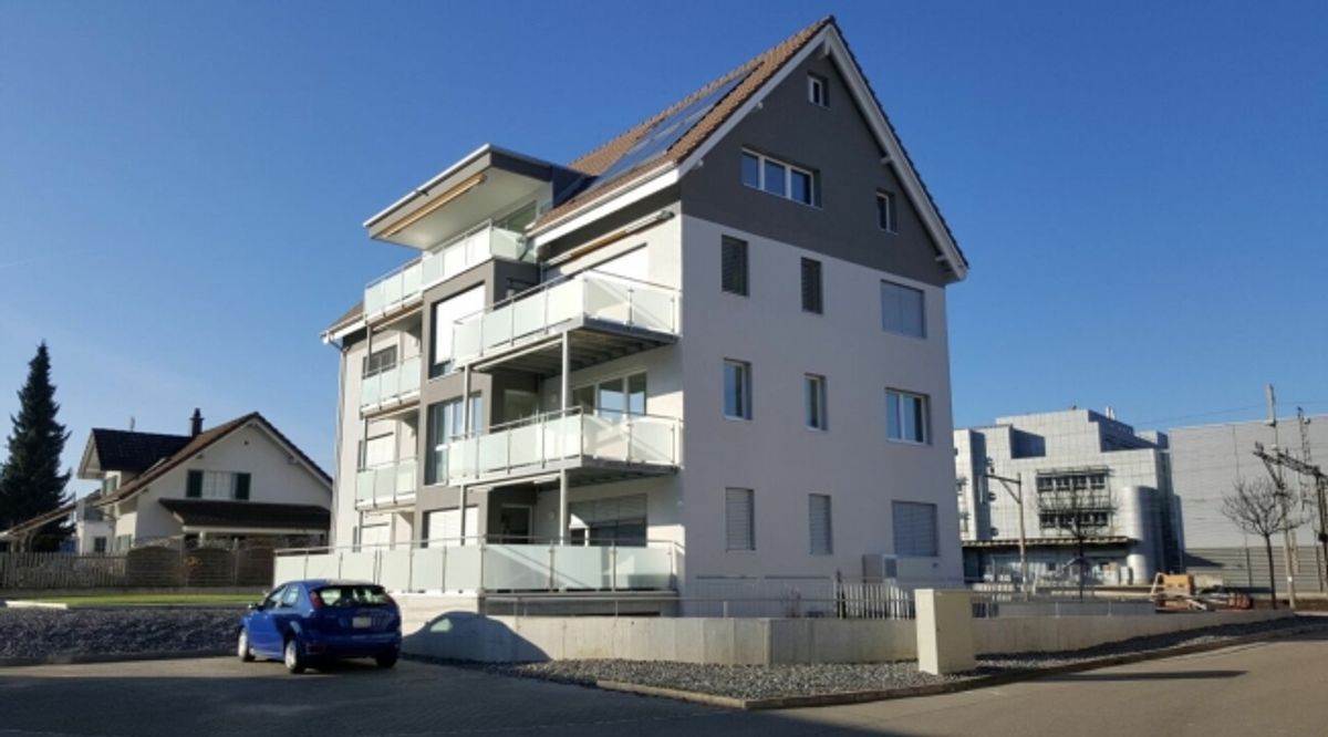 Exklusive 2.5-Zimmer-Wohnung mit eigenem Waschturm und Balkon - 0