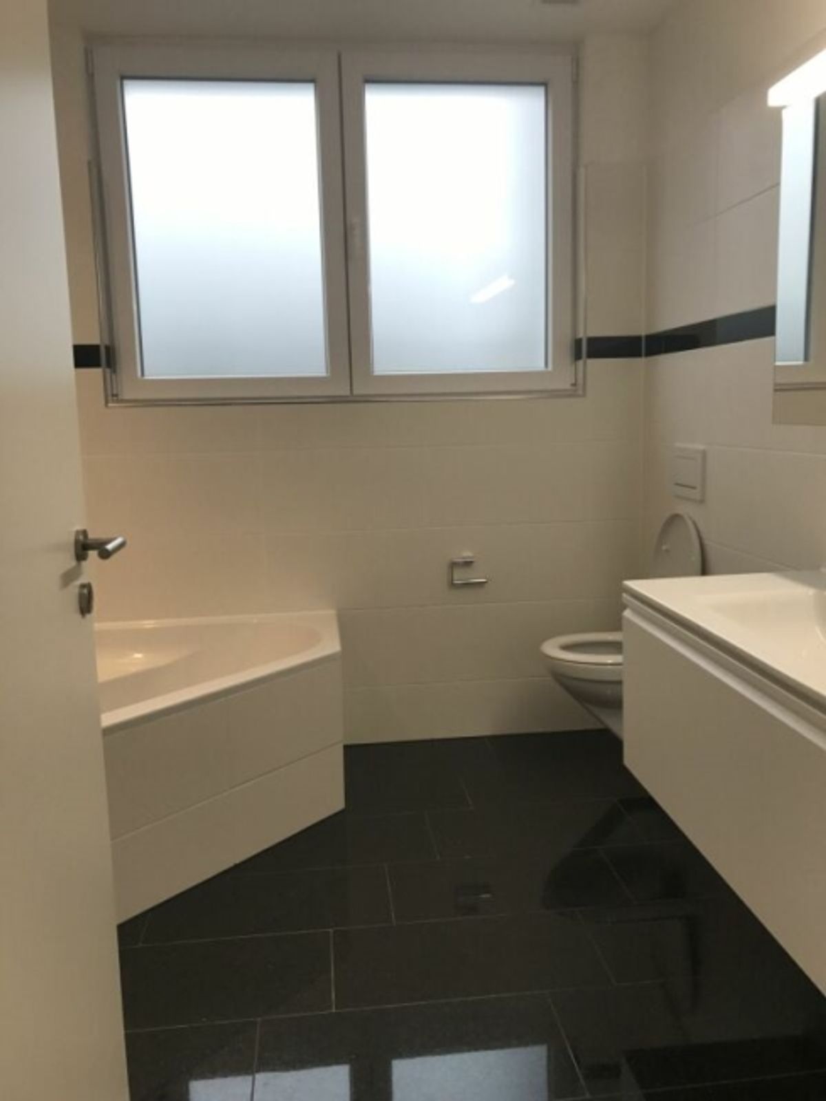 Exklusive 2.5-Zimmer-Wohnung mit eigenem Waschturm und Balkon - 5