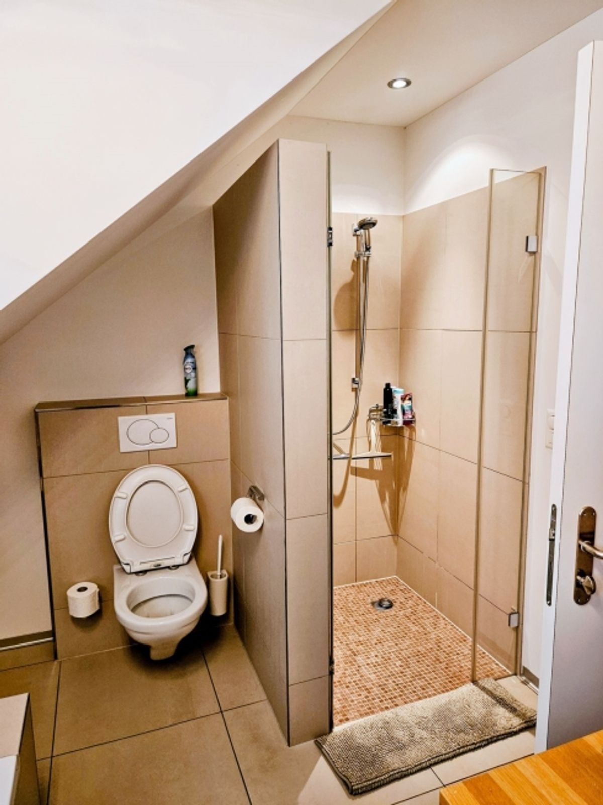 Geräumige 3.5-Zimmer Dachwohnung mit Aussicht in Weiningen - 10