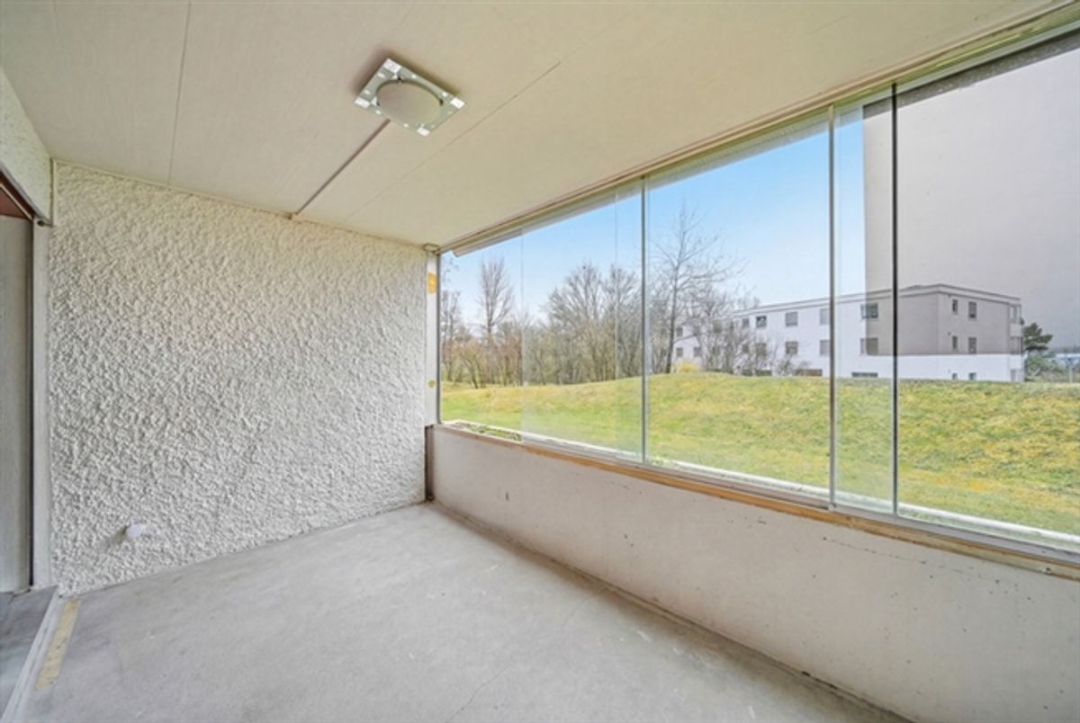 CHARMANTE 2.5-ZIMMER-WOHNUNG MIT WINTERGARTEN UND GRÜNLAGE - 5
