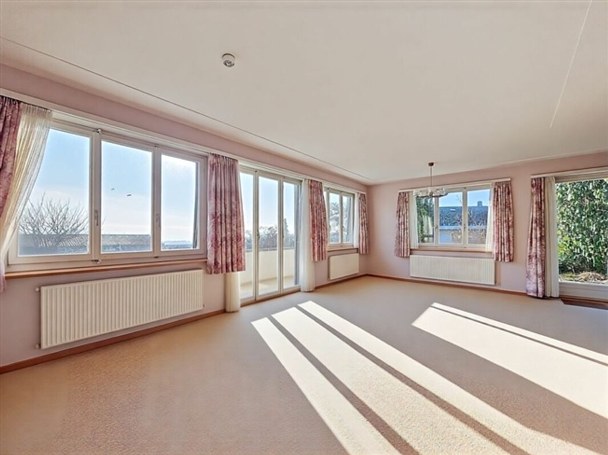 Villa mit 4.5 Zimmern im Stand - 1