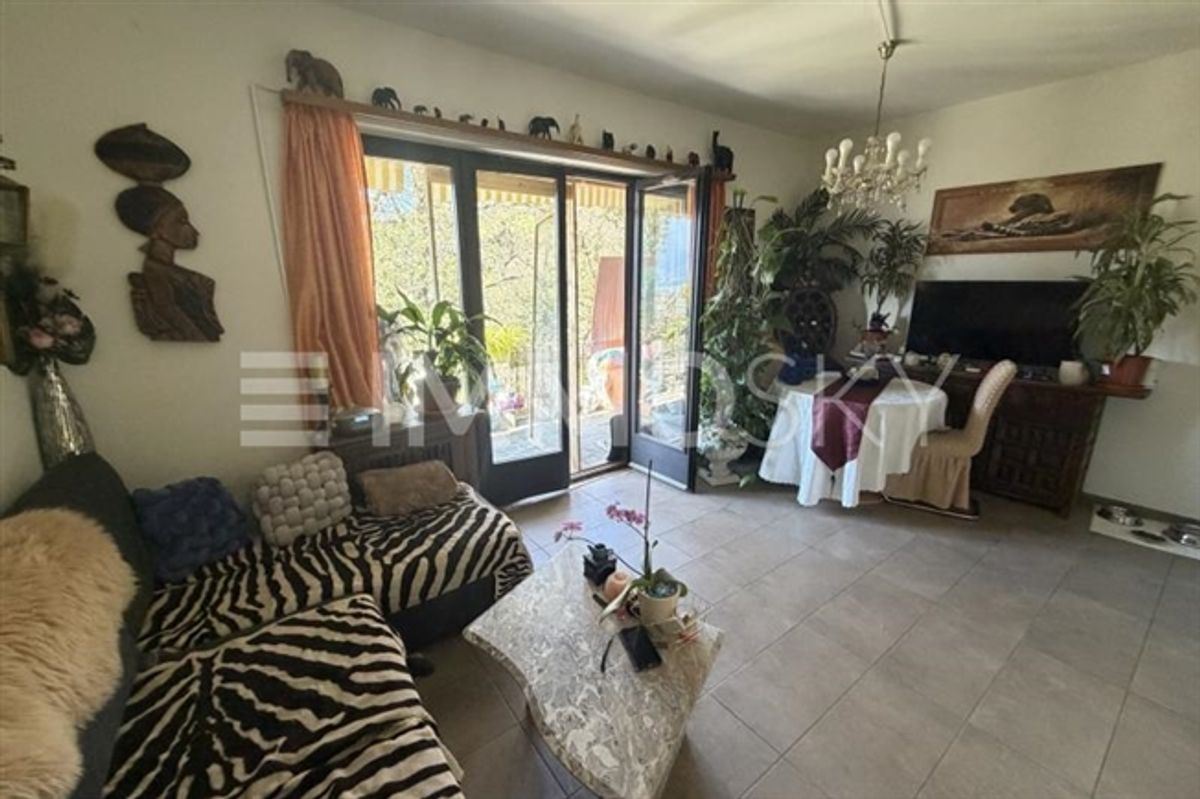 Haus mit zwei Wohnungen in der einen wohnen, mit der anderen Geld verdienen - 3