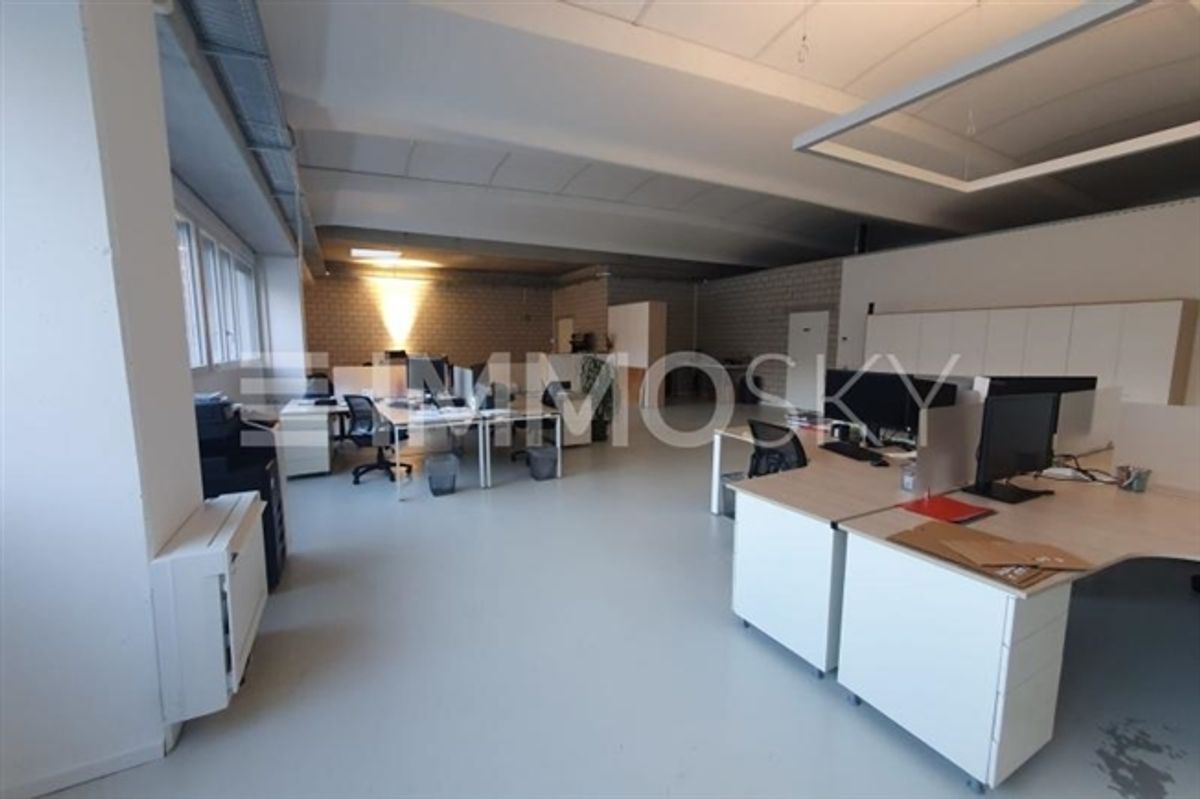 Modernes Industrielager – Lumino - 3