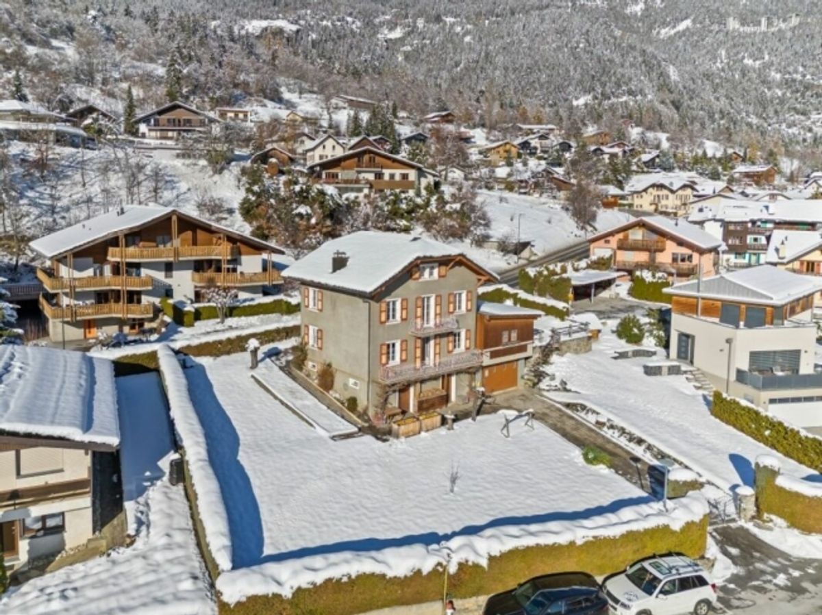 Top Lage! Zweifamilienhaus im Skigebiet Crans-Montana/VS - 0