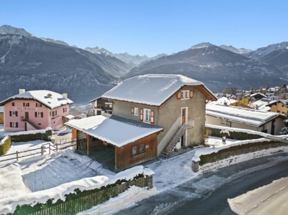 Top Lage! Zweifamilienhaus im Skigebiet Crans-Montana/VS - 1