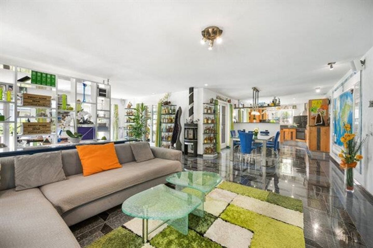 VILLA MIT WINTERGARTEN, SCHWIMMBAD UND EINLIEGERWOHNUNG - 1