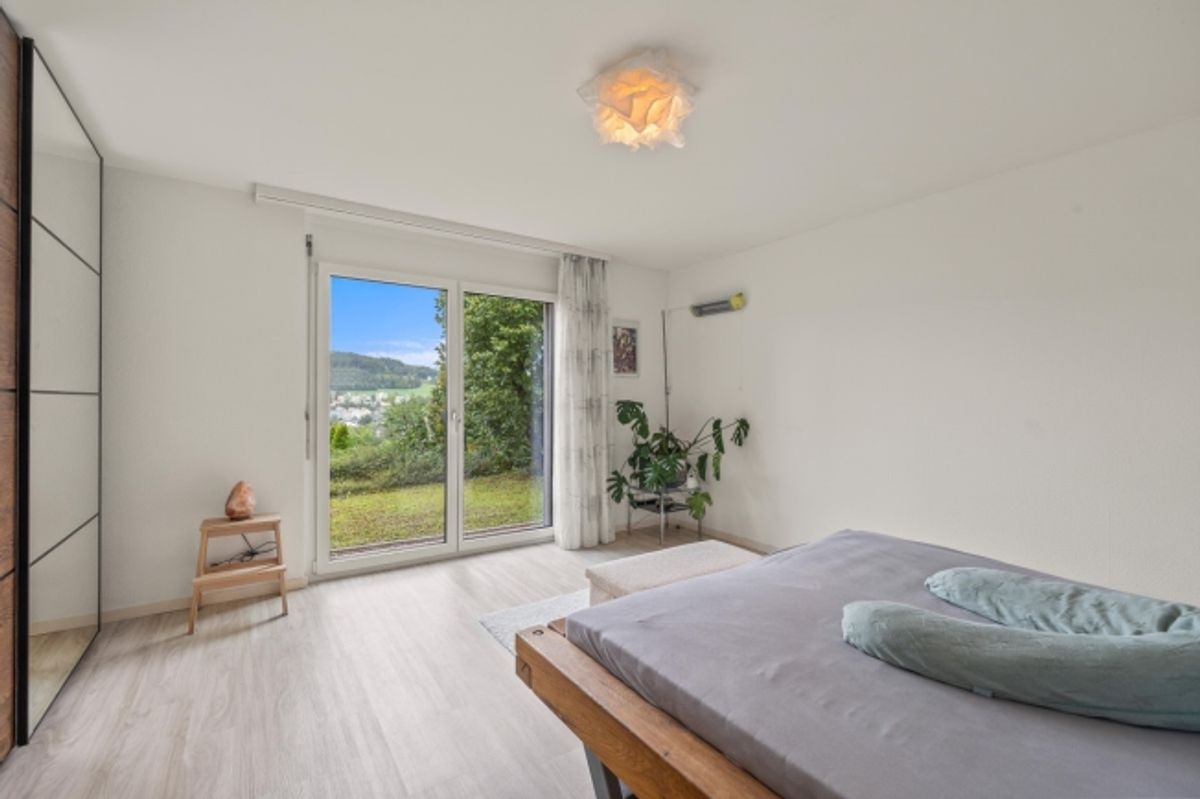 Fantastische Aussicht mit grosszügigem Garten - 4