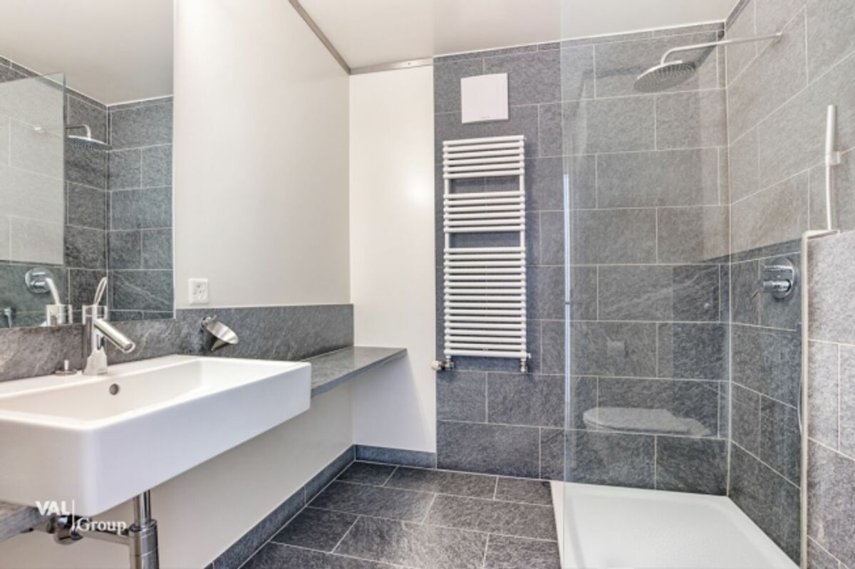 Attique en duplex avec terrasse sur le toit, au coeur de la ville - 8