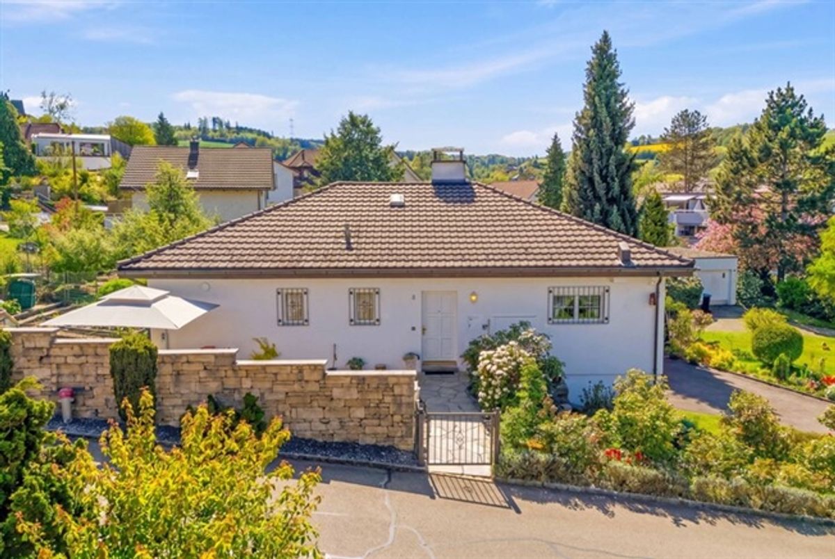 FREISTEHENDES EINFAMILIENHAUS MIT GARTENOASE - 0