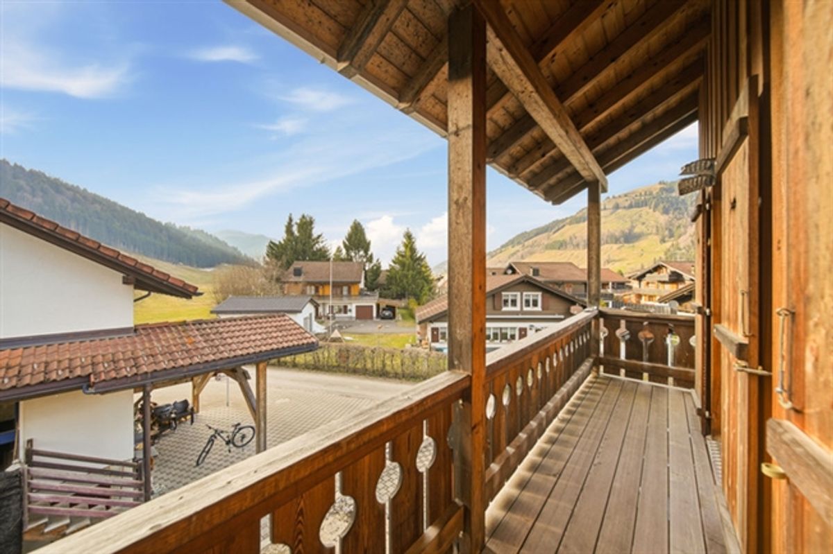 EIN HAUCH SKANDINAVIEN IM KANTON SCHWYZ - 8.5 ZIMMERHAUS - 6